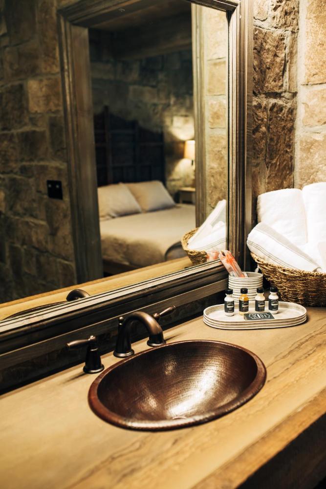 King Room with Roll-In Shower - Disability Access interior